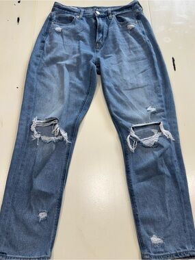 American Eagle High-Waisted Mom Jean Distressed (Size 4 Short)